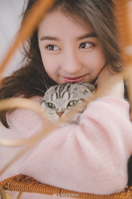 昨日被同学安利了一对颜值超高的校花校草，没想到竟然是这么回事