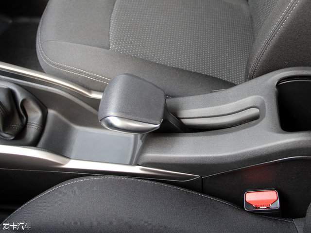 标致3012016款1.6l自动尊崇版,中期改款大变样