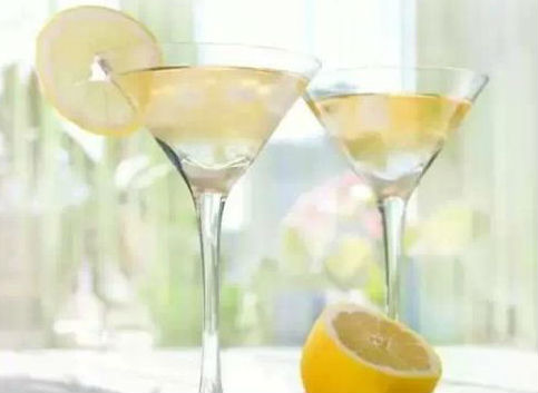 自酿柠檬酒保质期,如何让自酿的柠檬酒保存时间长