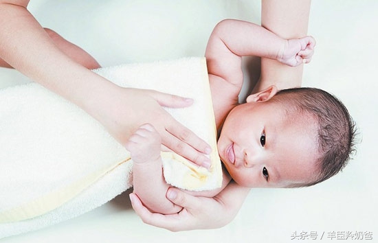 宝宝易出汗是什么原因,出汗怕风易感冒怎么治疗