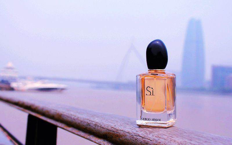 每个女人离不开香水,每个女人都离不开香水