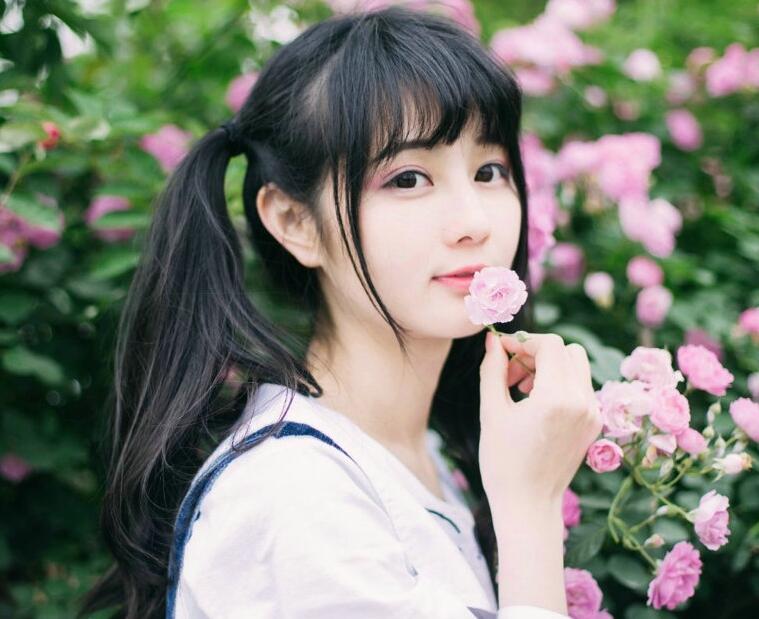 小姑嘲笑我生了三个女儿，婆婆朝她泼了一身水，我拿十万感激她