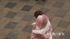 我出柜了，你愿意给我一个拥抱吗？