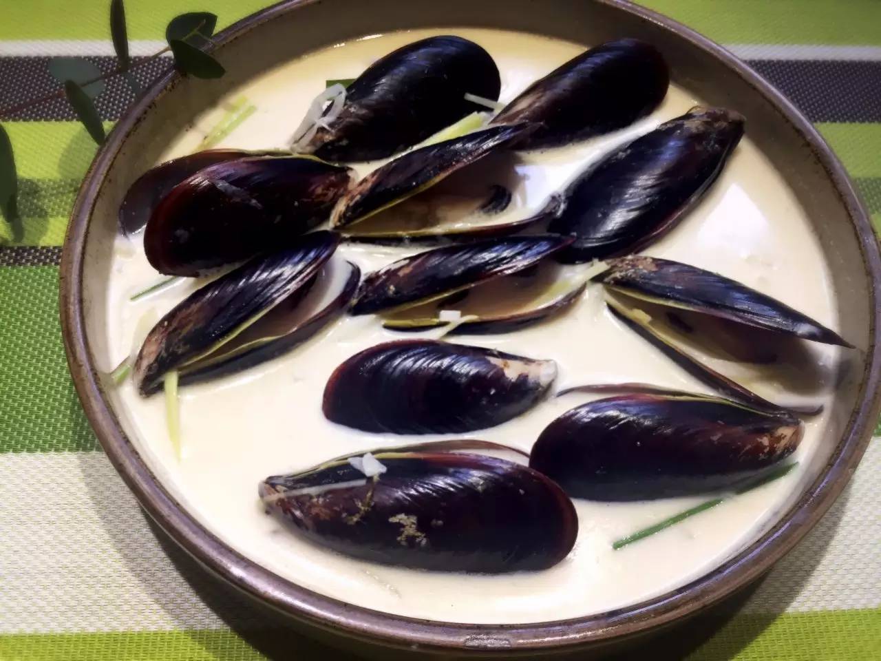 玉皇山下这家花园餐厅歧视单身狗!这么大的鱼头叫我怎么吃