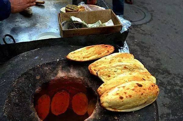 别老是背后嚼舌根,不要老是在背后嚼人家舌根