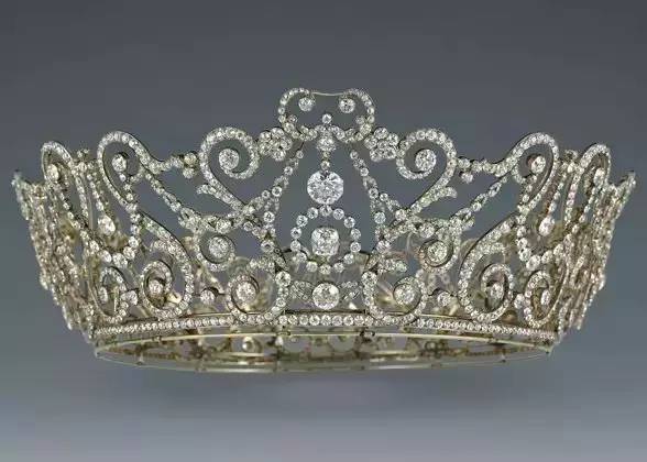 英国王室女王的王冠,英国女王皇冠和日本皇冠