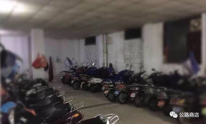 鏃ユ湰鍙戠敓杩囧灏戞鎾炴満浜嬫晠,鏃ユ湰杞︿竴鎾炲氨鎶ュ簾