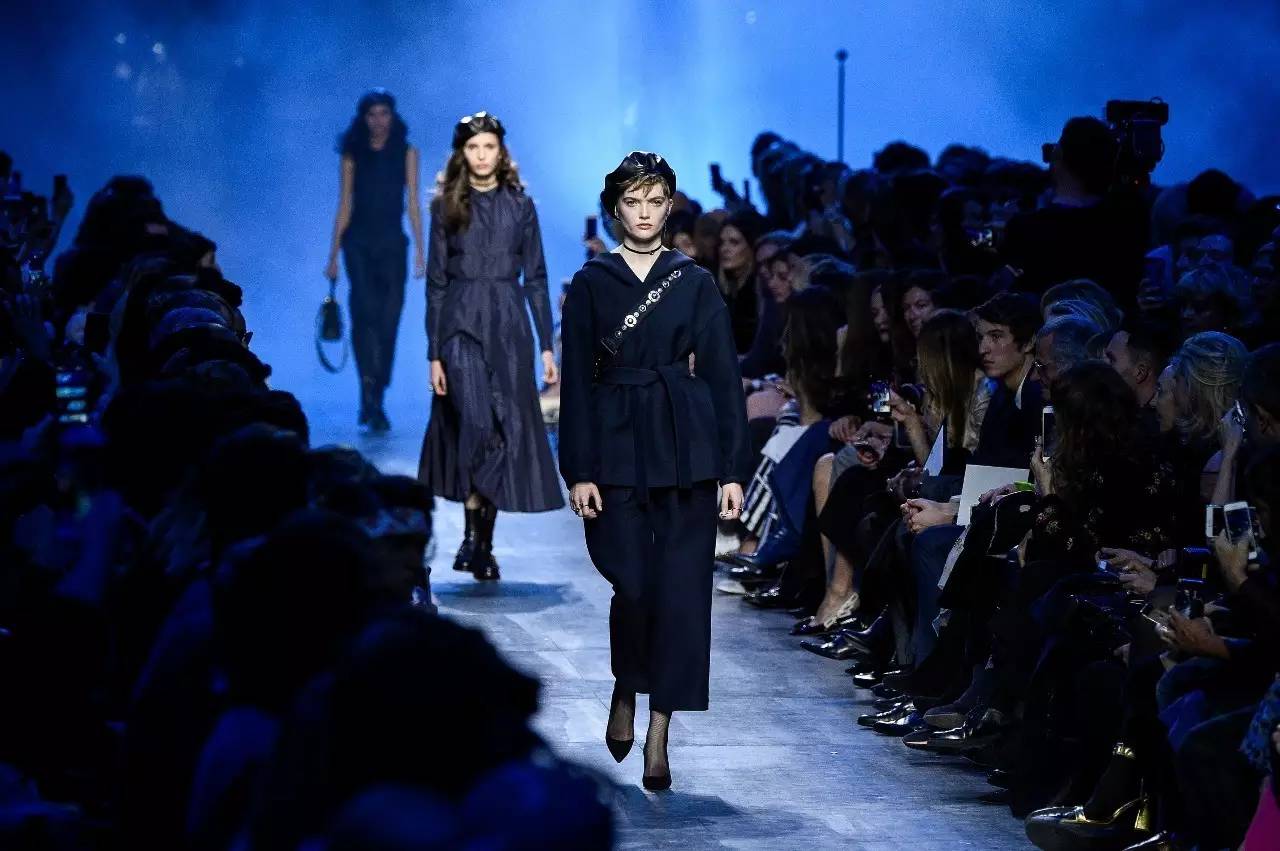 今年的时装周,女生比男生穿的还帅