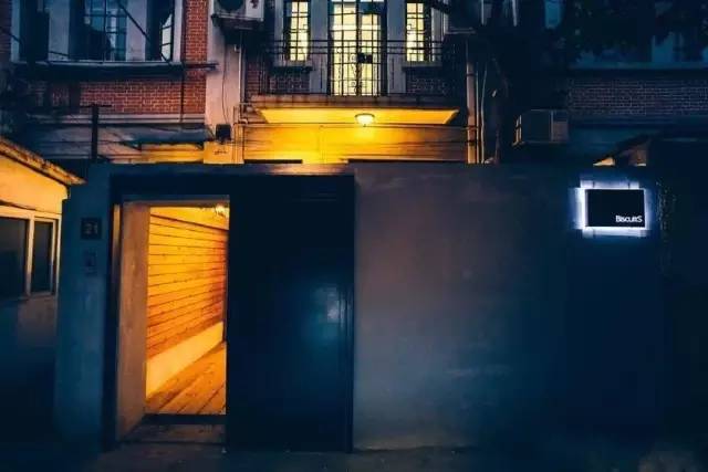 娼潵娼叮鏈嶉グ,娼潵娼叮绮惧搧绔ヨ姗辩獥