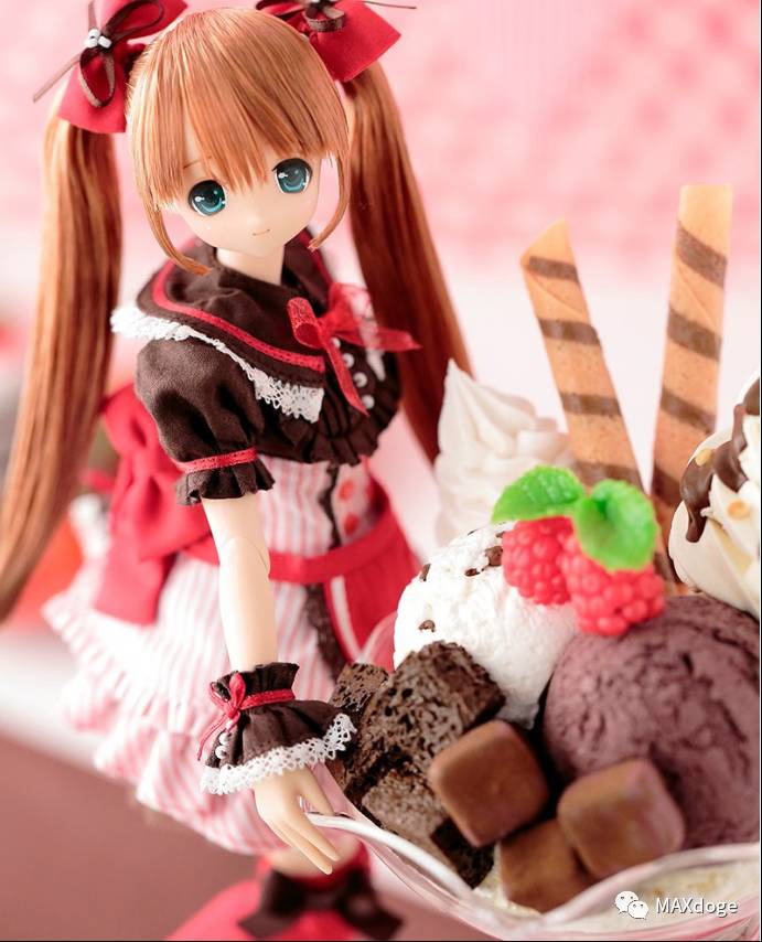 azone娃娃大小,放在手心里的娃娃