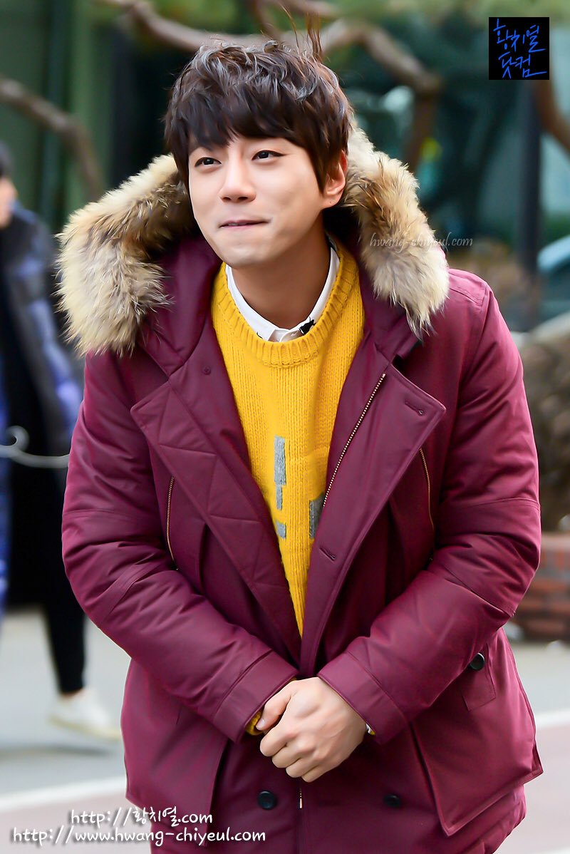 170327每周一都如此鲜嫩！黄MC“不朽”上班造型盘点