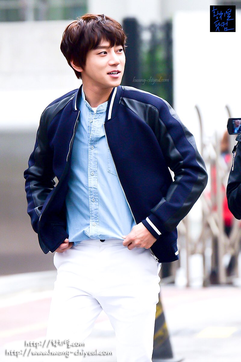 170327每周一都如此鲜嫩！黄MC“不朽”上班造型盘点