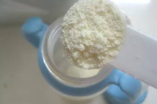 国产奶粉贵还是进口奶粉贵 (进口奶粉好还是国产奶粉好)