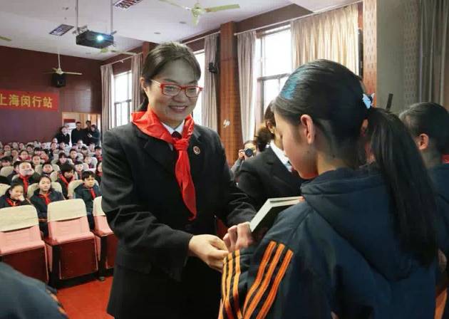 萤火虫朗读稿,泰戈尔萤火虫朗诵完整版