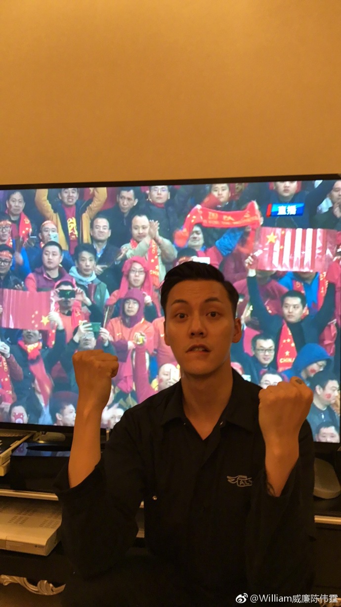 国足对阵韩国秒变脸,国足赢韩国万人合唱