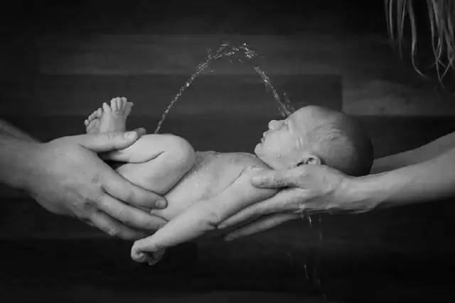 宝宝腹泻尿量减少怎么办,宝宝拉稀水还呕吐怎么办