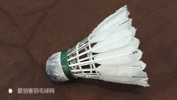 人造羽毛球拍真的好用吗,人造羽毛球推荐