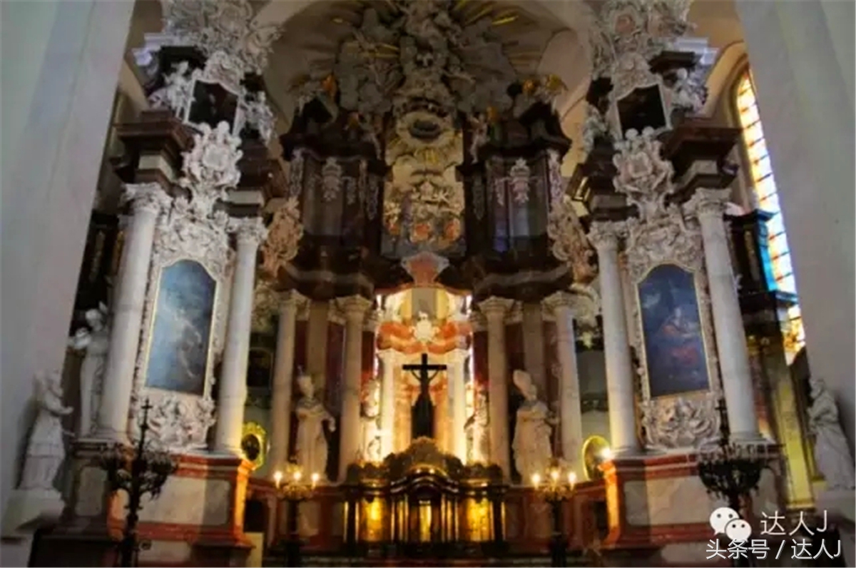 猜猜哪个国家连刺猬都有路牌？