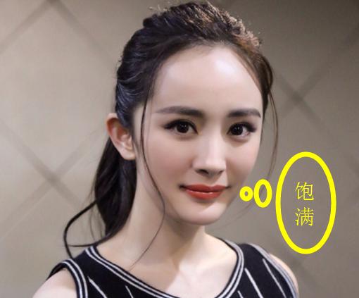 别瞎想：不是嘴歪是没有画好唇线！我赶紧照了下镜子