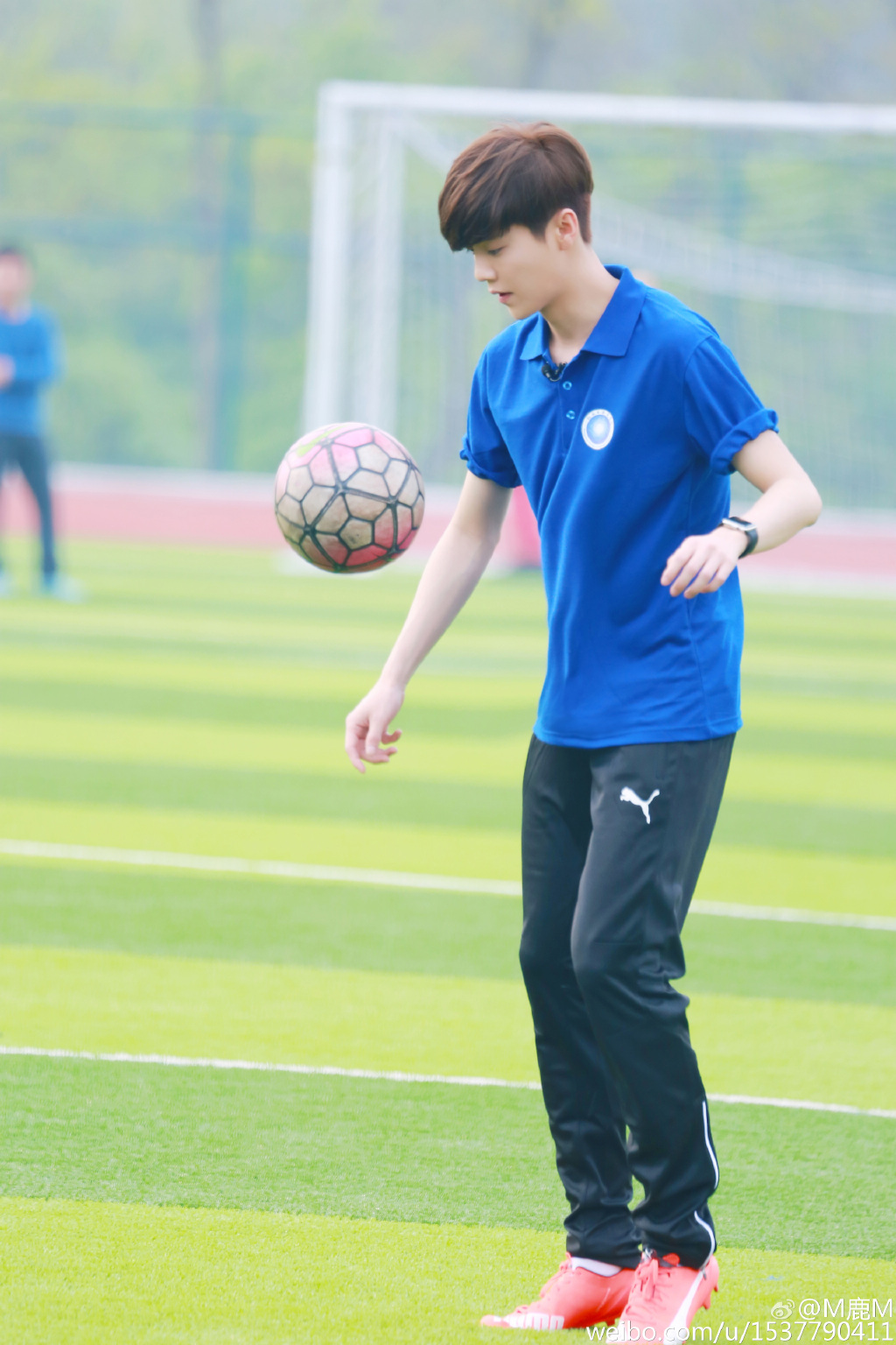 国足对阵韩国秒变脸,国足赢韩国万人合唱