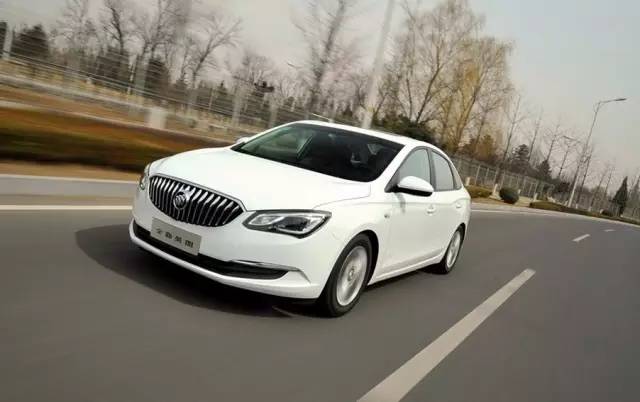 今天我去买车了！大伙看看劳斯莱斯幻影怎么样