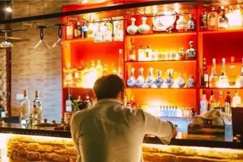 国足与酒,都是孤独而倔强的存在