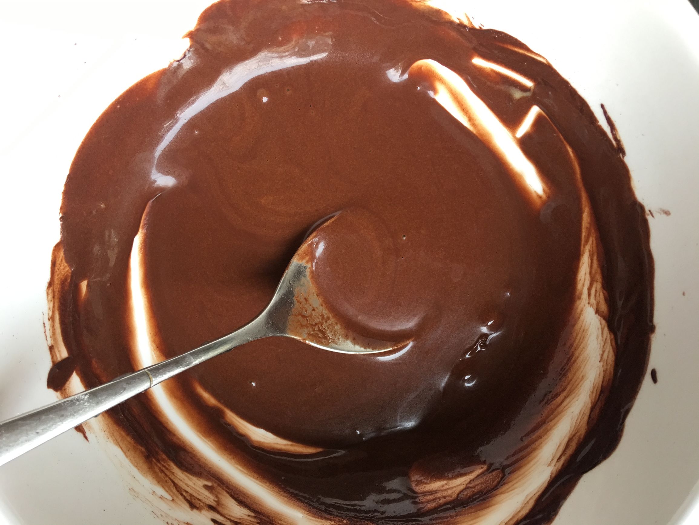 黑白花奶牛与娟姗奶牛的区别,黄白花奶牛好还是黑白花奶牛好