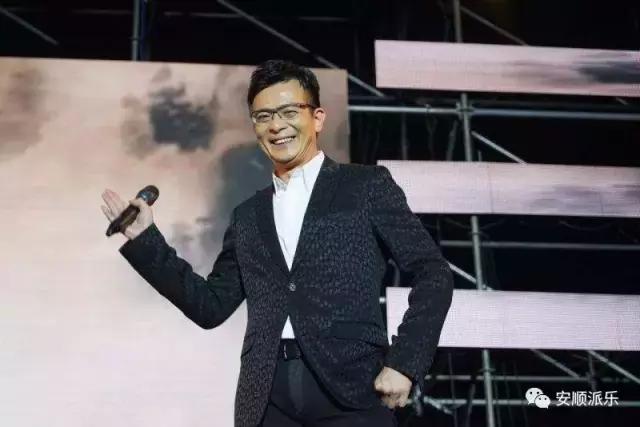 谭咏麟黄日华微博,谭咏麟黄日华踢足球