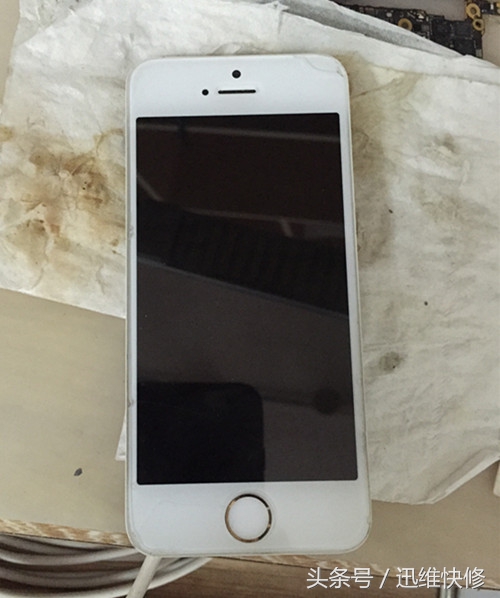 车充导致手机主板被烧,车充把苹果手机充坏了