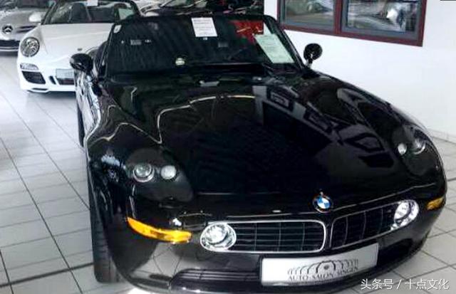 德国最著名的汽车店，屋内塞满豪车，玛莎拉蒂宾利只能停在外面
