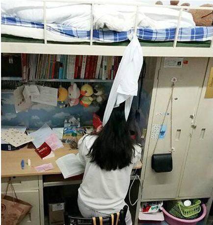 兄弟你穿衣服倒是长点心，这到底是几个意思