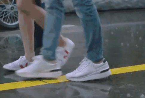 一双鞋柜里必不可少的百搭小白鞋,最美最实用的鞋柜