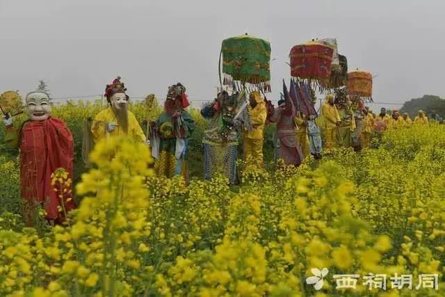 雨天旅游拍照相机图片,冬季户外旅游摄影图片素材