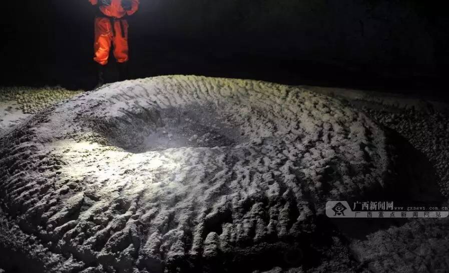 城报｜震惊！东兰发现了一个巨大的“黑色眼睛”，中外科考队惊讶不已