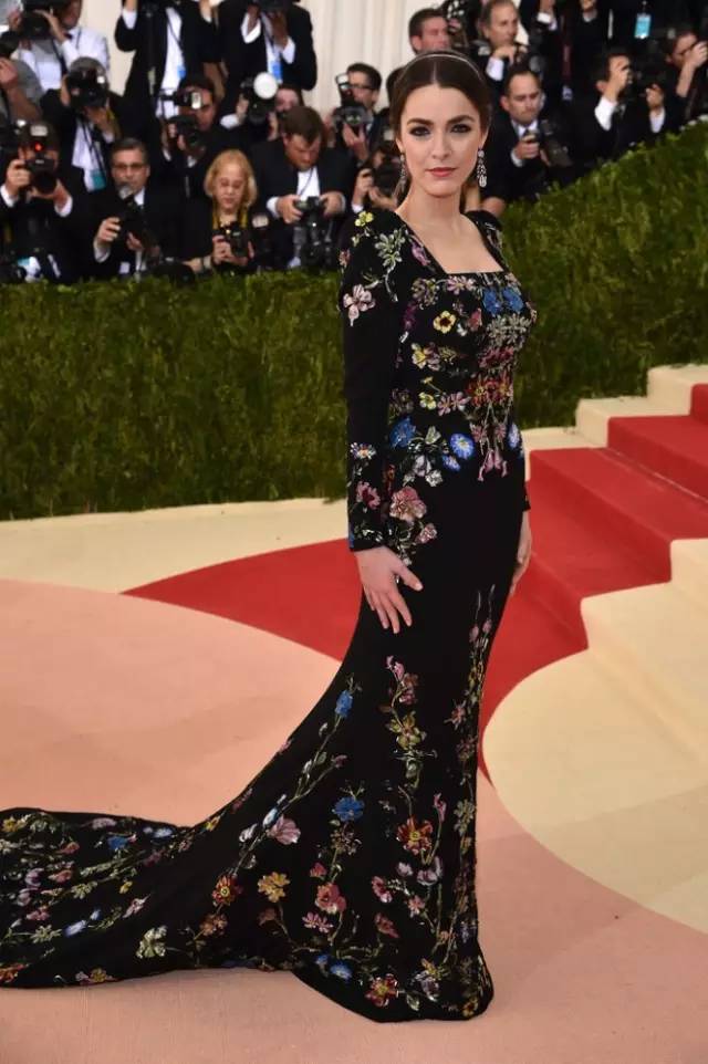 深夜东西｜时尚圈最强联姻，准新娘实力丝毫不输女魔头妈妈