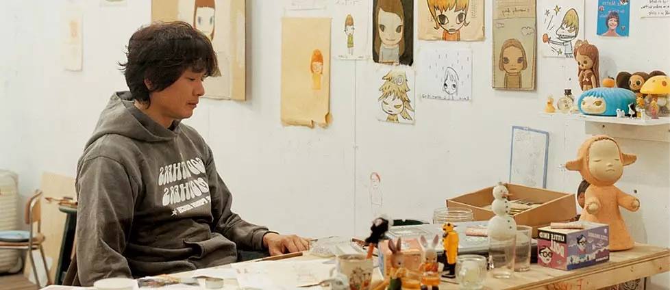 奈良美智真的是在用孤独治愈世界,奈良美智可爱