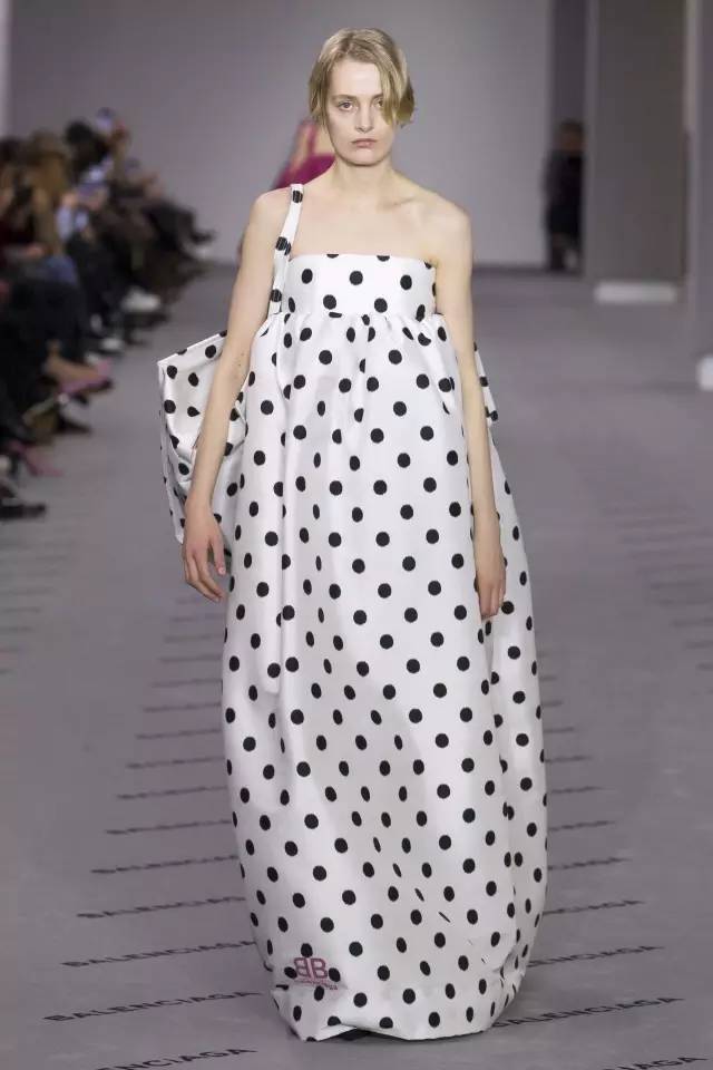 balenciaga真货对比,balenciaga烫钻牛仔真假