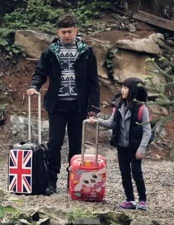 「购物」Kimi、王诗龄、多多、奥莉等星娃们最爱的11款大牌儿童行李箱！