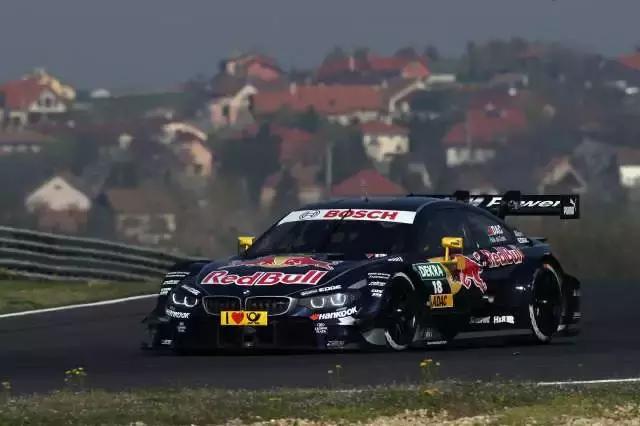 你们都是来看赛车，我来看的是会移动的几个亿！