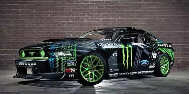 你们都是来看赛车，我来看的是会移动的几个亿！