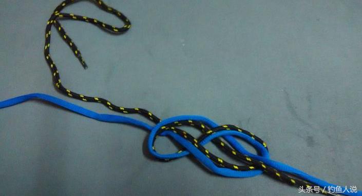 钓鱼的串钩怎样才能把钩绑到线上,如何简单绑钓鱼的串钩