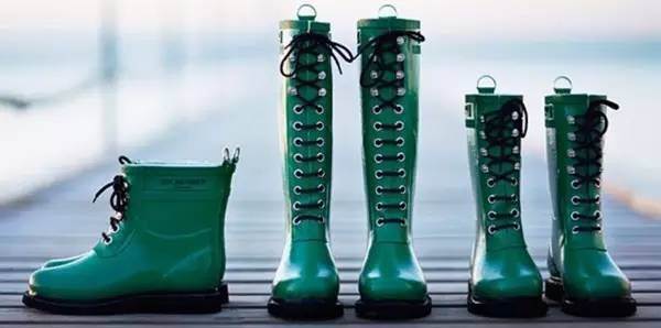 换季必备基本款这些单品一定要有,雨季时尚单品推荐