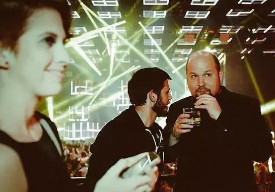 “开挂”的创业者:编个小游戏,卖了上百亿