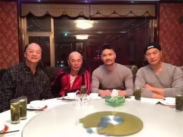 洪金宝被军官打是什么电影,当年被李小龙暴揍的洪金宝