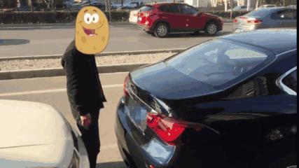 在主驾驶怎么关后备箱,车后备箱一般怎么关