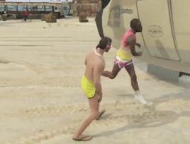 搞笑gif女汉子打起架来拦都拦不住,流氓会武术谁也挡不住