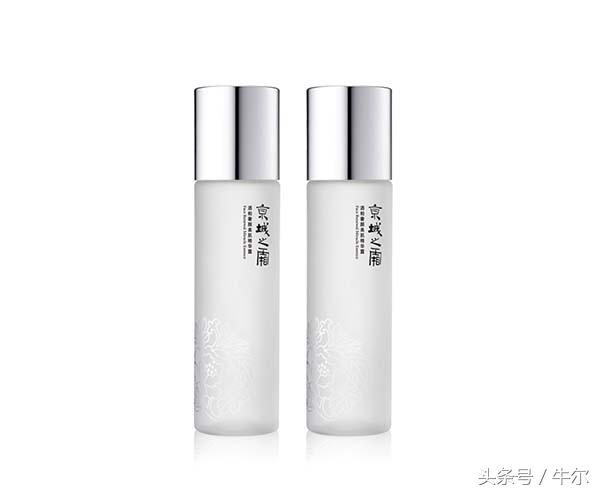 爽肤水跟精华液的顺序,爽肤水精华水的正确使用顺序