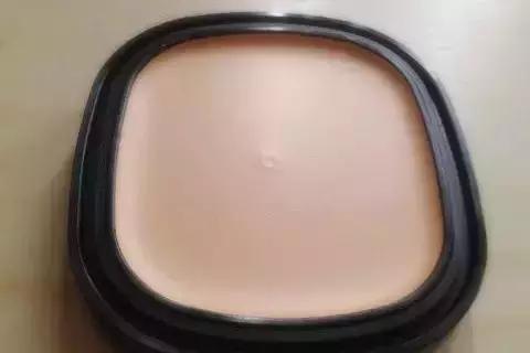 粉饼好用有面子,大牌粉饼和平价有什么差别