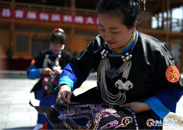 玩偶设计师林良如：怪趣毛毡展览——《23个小怪兽》