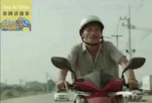 搞笑gif女汉子打起架来拦都拦不住,流氓会武术谁也挡不住